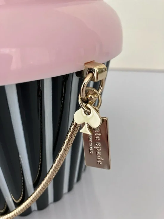 Kate Spade Magnolia Bakery Cupcake Clutch Purse  Novelty Treat Fashion Accessory - Picture 6 of 10
